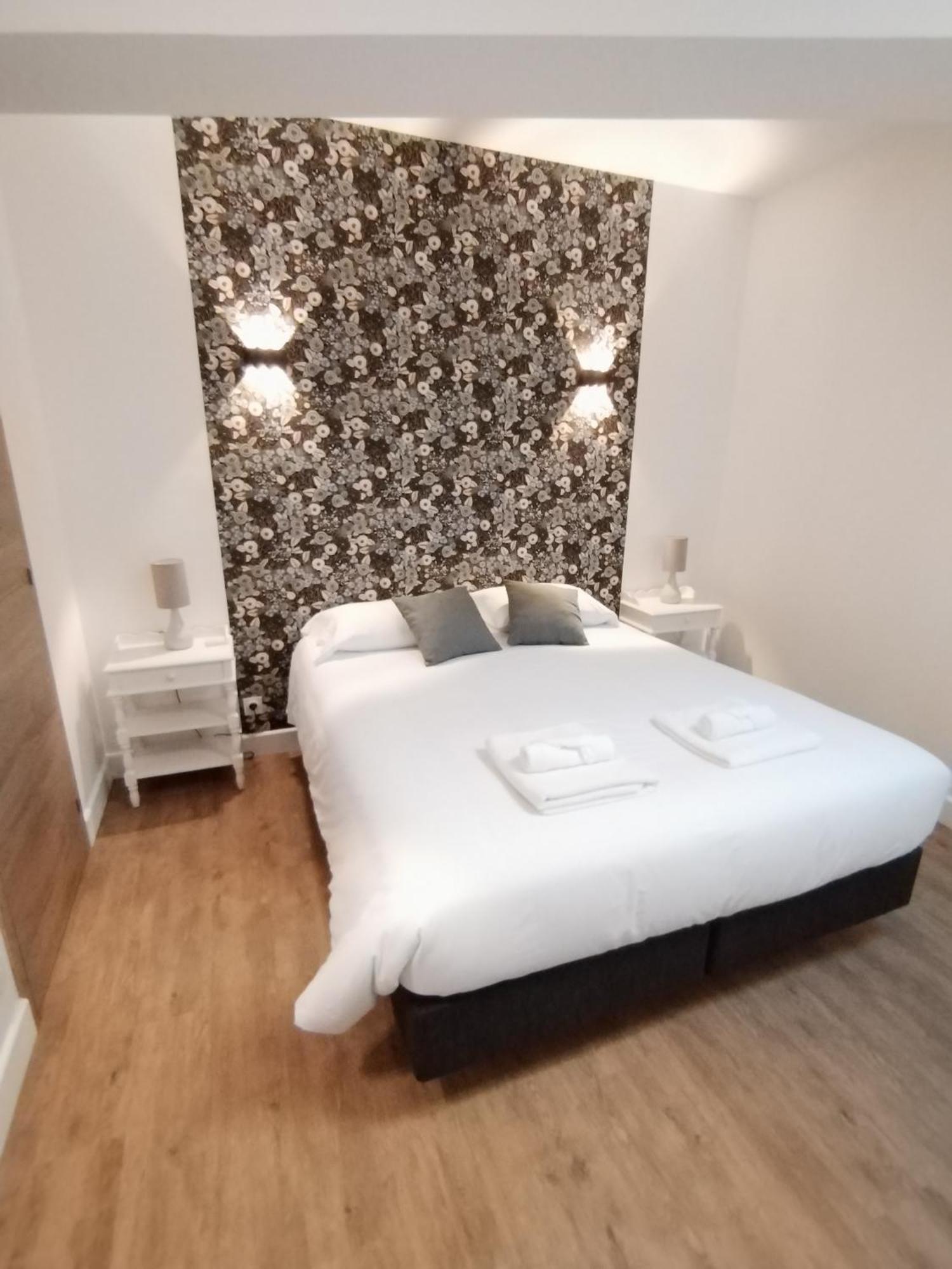 Le Familia Apartment Guer Екстериор снимка