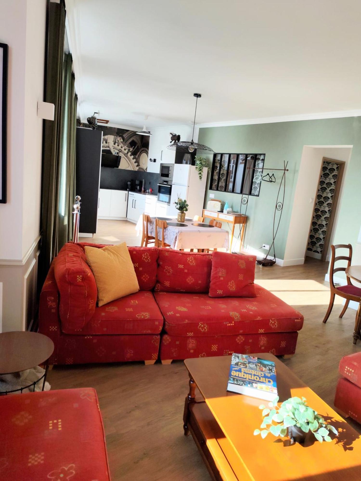 Le Familia Apartment Guer Екстериор снимка