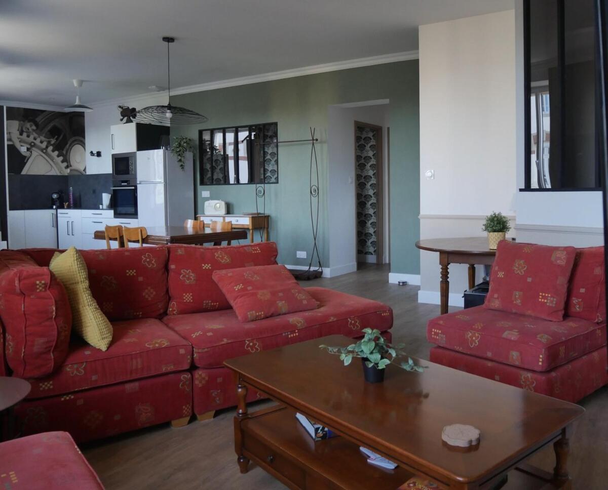 Le Familia Apartment Guer Екстериор снимка