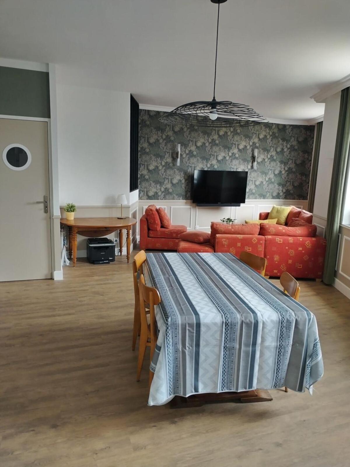 Le Familia Apartment Guer Екстериор снимка