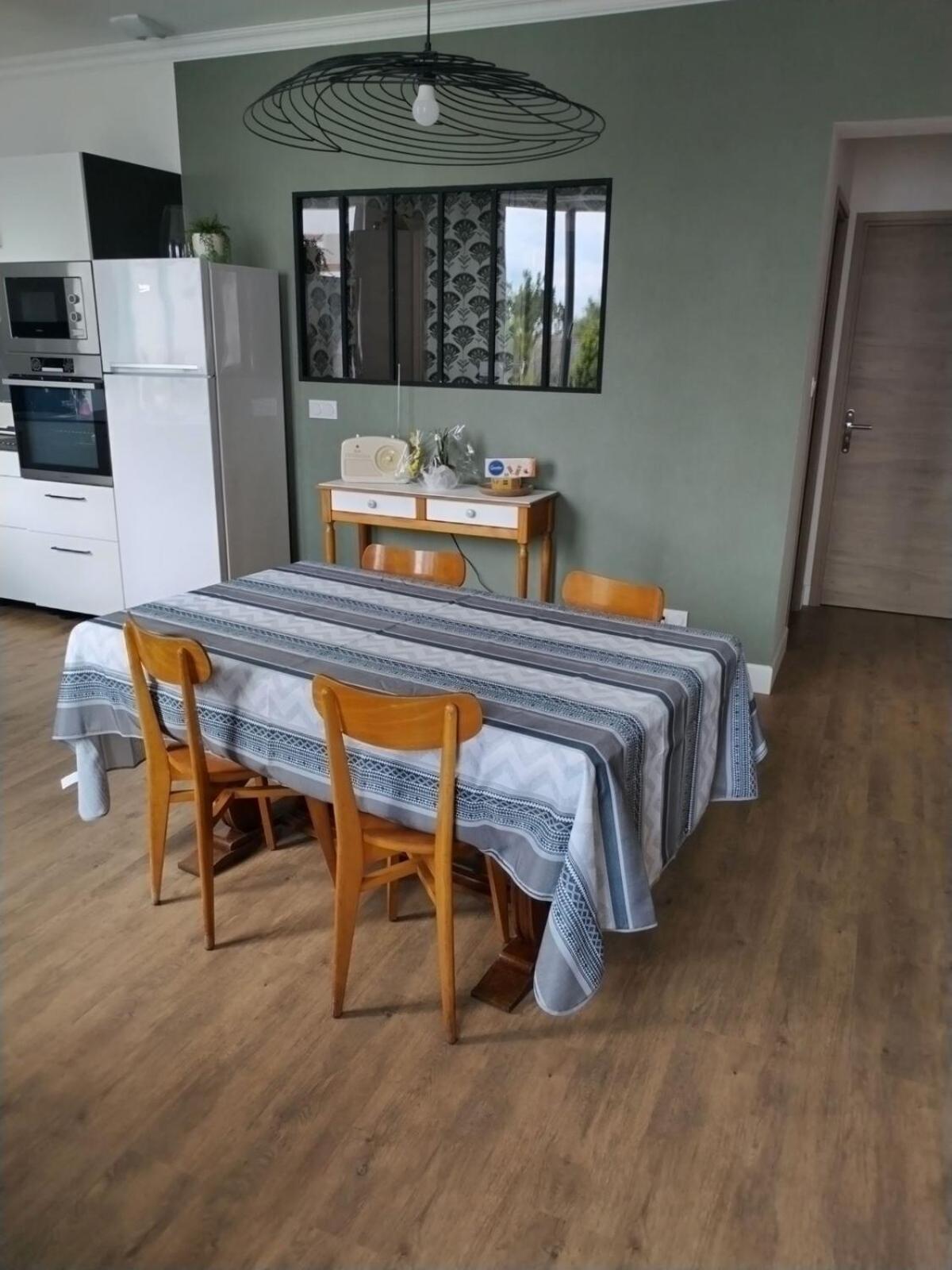 Le Familia Apartment Guer Екстериор снимка