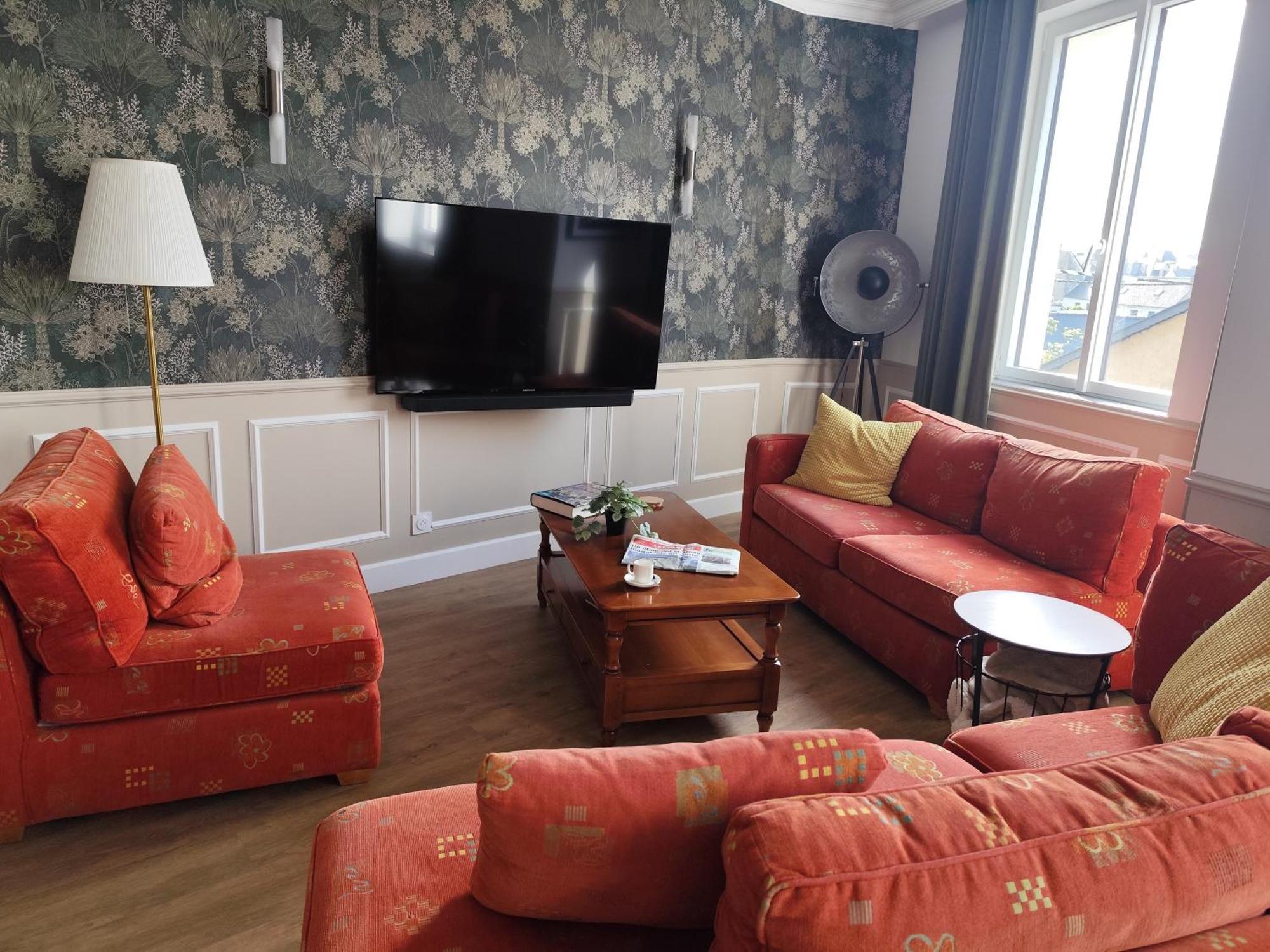 Le Familia Apartment Guer Екстериор снимка