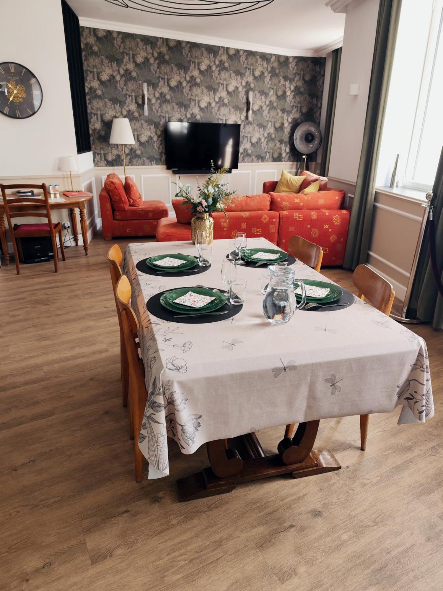 Le Familia Apartment Guer Екстериор снимка