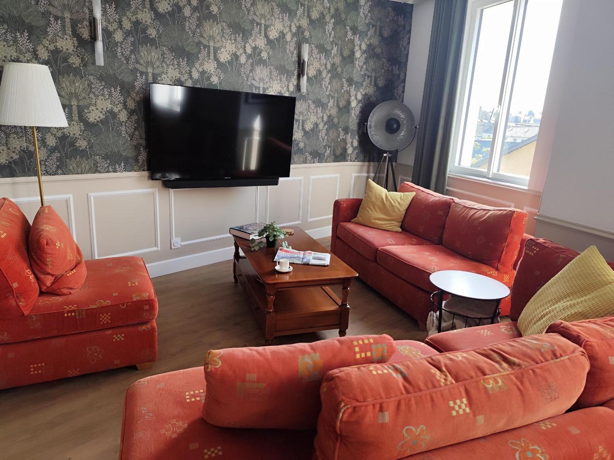 Le Familia Apartment Guer Екстериор снимка